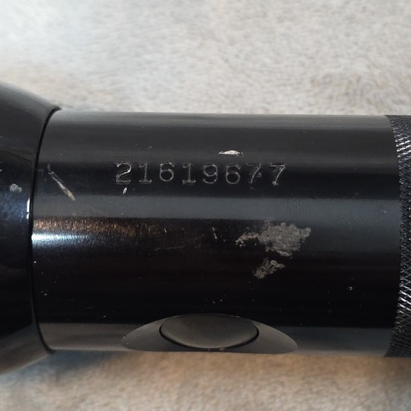 Maglite 2 D Cell Flashlight Made In The USA - Picture 5 of 6